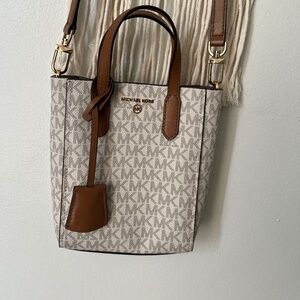Authentic white Micheal kors crossbody / mini tote